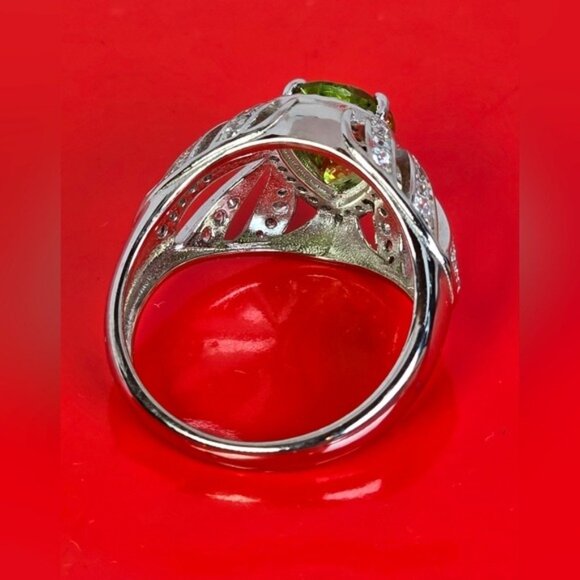 925 Sterling Silver Ring with Natural Peridot & CZ - Picture 4 of 11